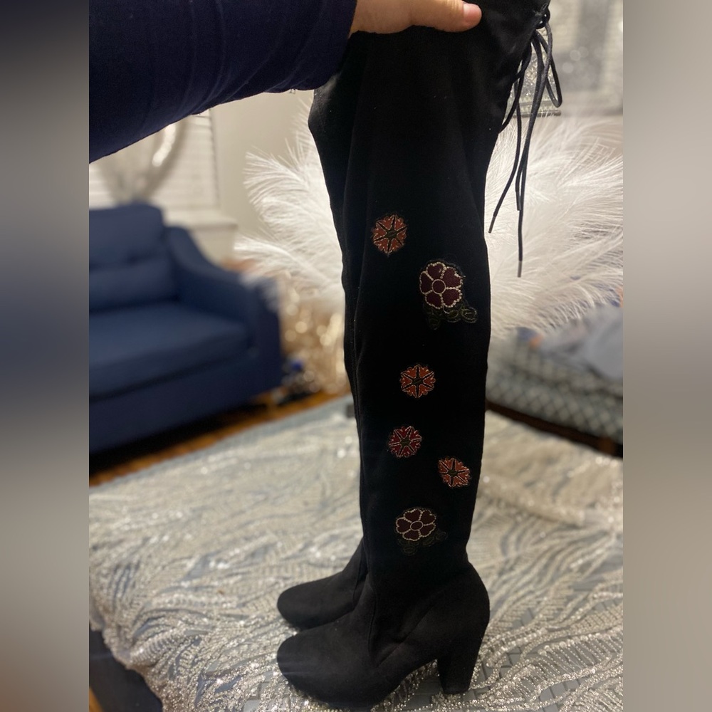 Elegant Floral Embroidered Over the Knee Boots - Black